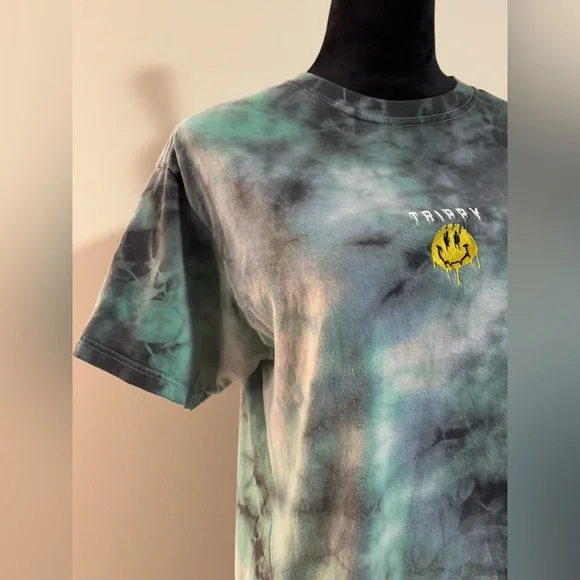 EUC M&O Gold Green and Black Trippy Smiley Face Tee size medium - Picture 2 of 9